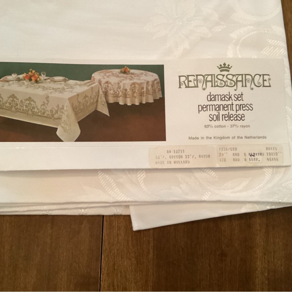 Vintage White Damask Tablecloth Set